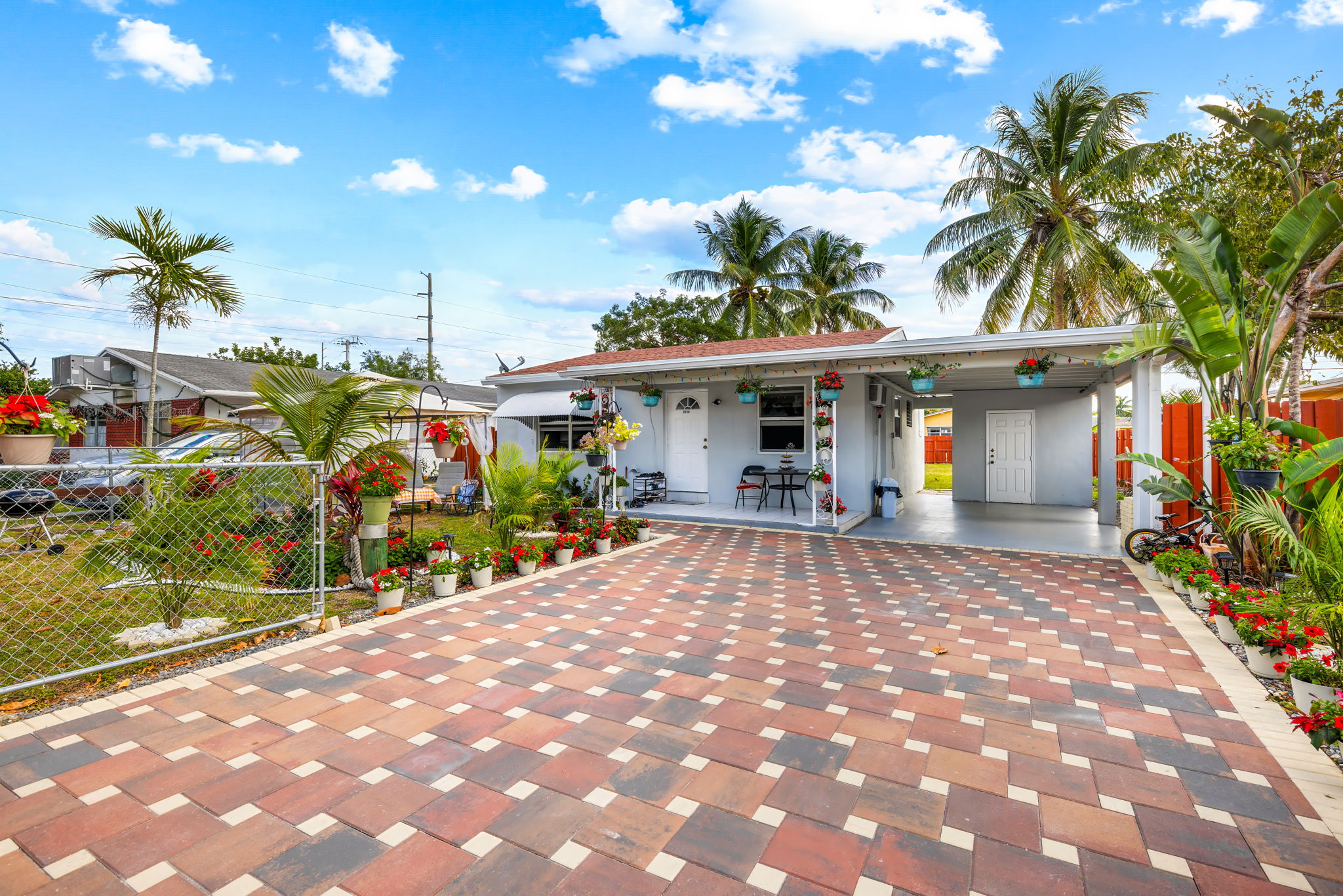 Single family house on a HUGE, private, quiet lot - фото